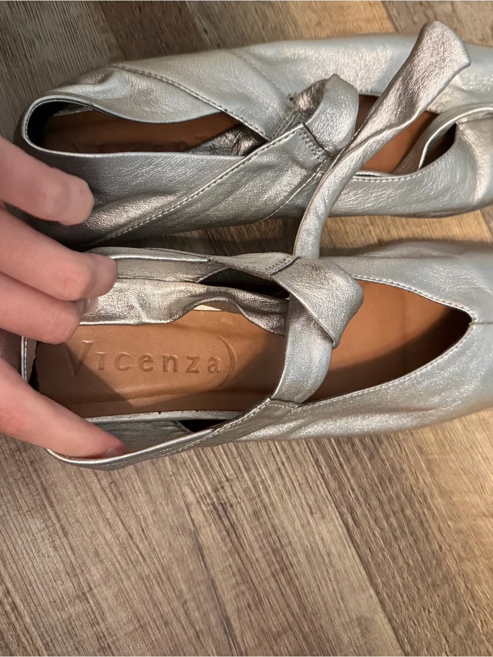 Vicenza size 9 Metallic Silver Tie-Front Ballet Flats